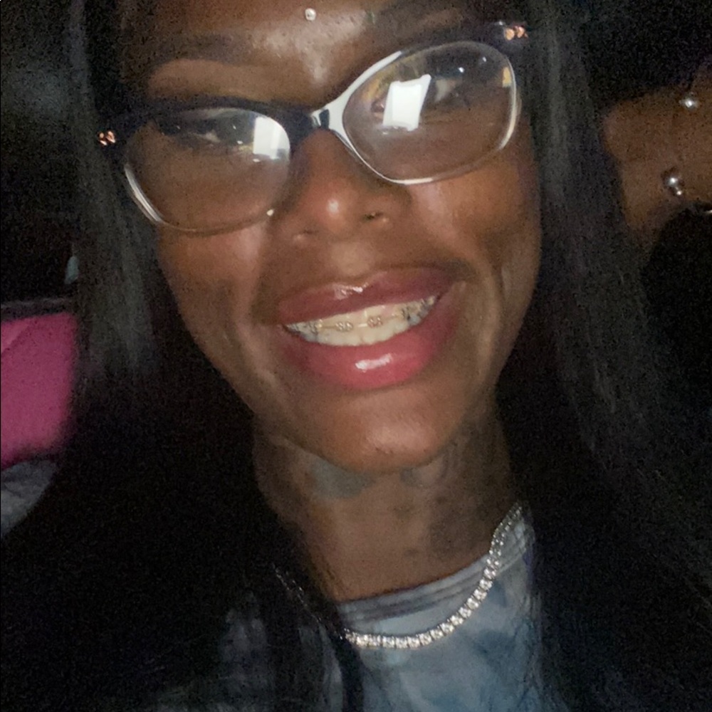 Meet your Posher, Raychel